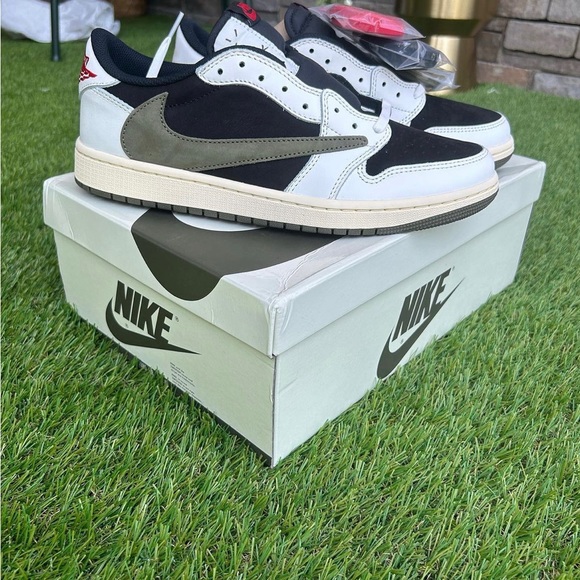 Jordan 1 low Travis Scot olives - Picture 2 of 4